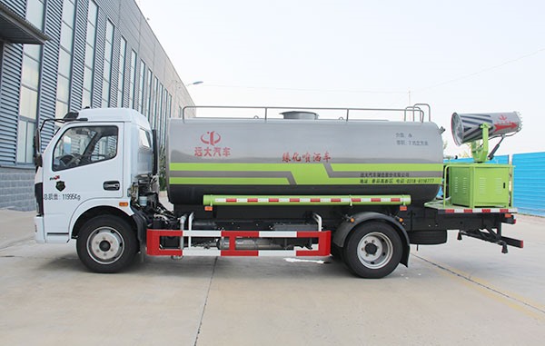 8方洒水车YYD5120GPSD6（正左）