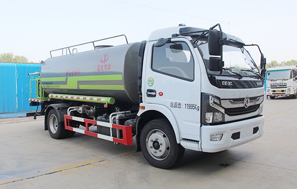 8方洒水车YYD5120GPSD6（右45°）