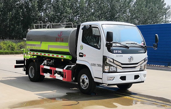 4方洒水车YYD5071GSSD6（右45°）