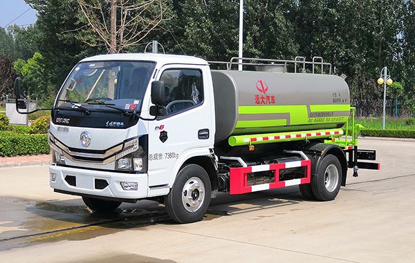 4方洒水车YYD5071GSSD6（左45°）