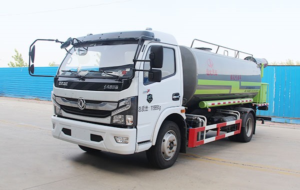 8方洒水车YYD5120GPSD6（左45°）