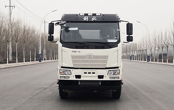 16方洒水车YYD5252GSSCA6（正前）