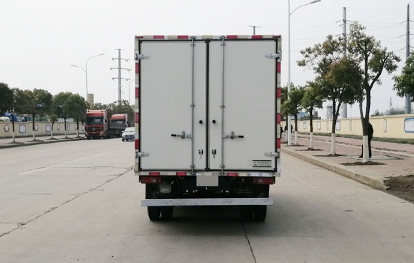 纯电动厢式运输车YYD5040XXYDBEV(正后)