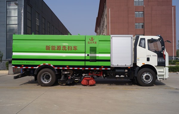 纯电动洗扫车YYD5182TXSCBEV(正右)