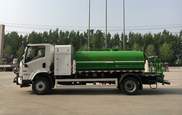 纯电动清洗车 YYD5120GQXBEV（正左）