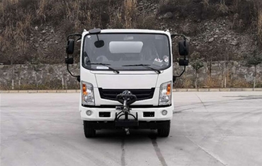 纯电动清洗车 YYD5120GQXBEV（正前）