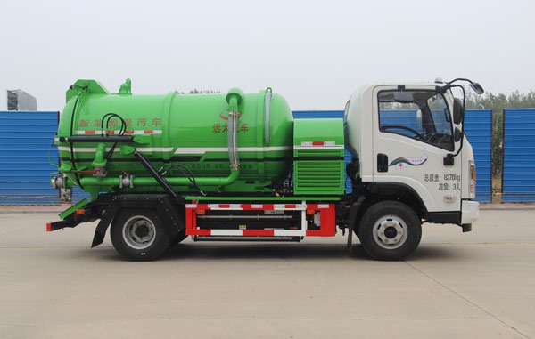 纯电动4方吸污车YYD5080GXWDBEV（正右）