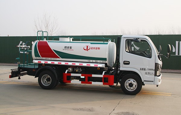 环卫洒水车